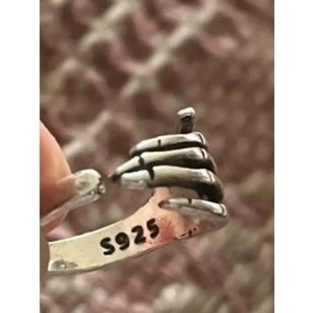 The Skeleton Ring in 925
